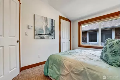4516 Dayton Avenue N, Seattle, WA 98103 - Photo 13