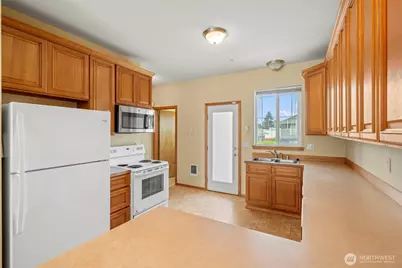 5621 S Lawrence Street #D, Tacoma, WA 98409 - Photo 3