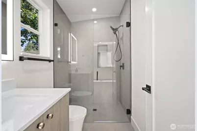 11744 Dayton Avenue N, Seattle, WA 98133 - Photo 11