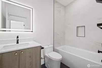 11744 Dayton Avenue N, Seattle, WA 98133 - Photo 17