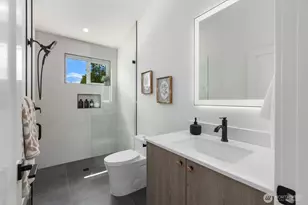 11748 Dayton Ave N, Seattle, WA 98133 - Photo 33