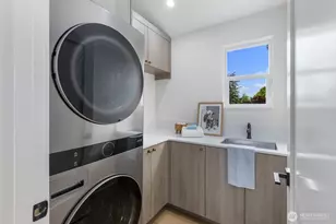 11748 Dayton Ave N, Seattle, WA 98133 - Photo 29