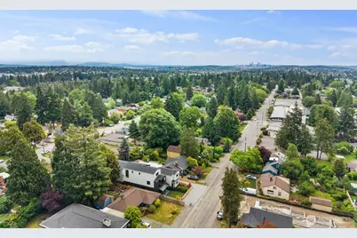 11748 Dayton Avenue N, Seattle, WA 98133 - Photo 39