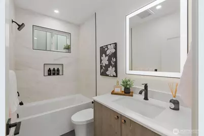 11748 Dayton Avenue N, Seattle, WA 98133 - Photo 7