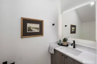 11746 Dayton Avenue N, Seattle, WA 98133 - Photo 19