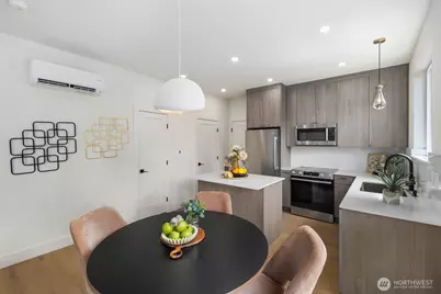 11746 Dayton Avenue N, Seattle, WA 98133 - Photo 13