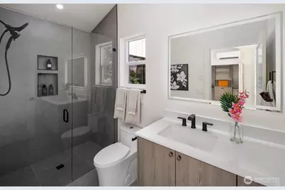 11746 Dayton Avenue N, Seattle, WA 98133 - Photo 23