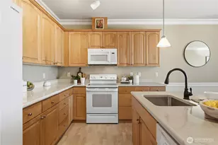 23007 Lakeview Dr, Mountlake Terrace, WA 98043 - Photo 5