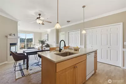 23007 Lakeview Drive #A303, Mountlake Terrace, WA 98043 - Photo 7