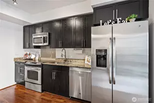 699 John St, Seattle, WA 98109 - Photo 9