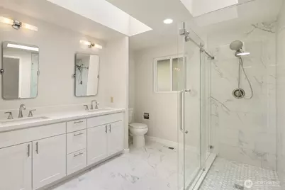 2711 101st Place NE, Bellevue, WA 98004 - Photo 11
