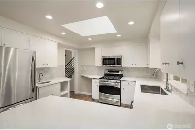 2711 101st Place NE, Bellevue, WA 98004 - Photo 9