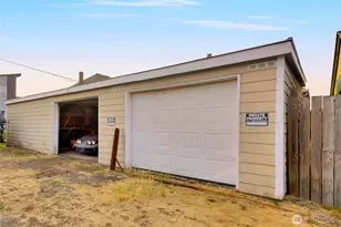 758 S 39th St, Tacoma, WA 88418 - Photo 27