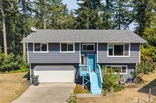 8103 Hawaii Ln, Clinton, WA 98236 - Photo 1