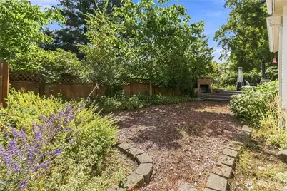 14350 Corliss Avenue N, Seattle, WA 98133 - Photo 13