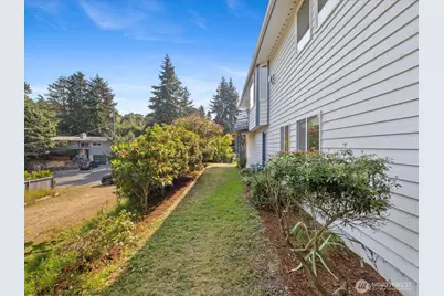 8809 Earl Avenue NW, Seattle, WA 98117 - Photo 33