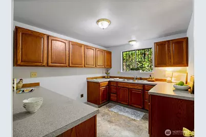 3102 Bridgeport Way W, University Place, WA 98466 - Photo 9