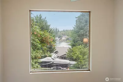 20601 Church Lake Drive E, Bonney Lake, WA 98391 - Photo 19