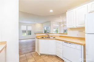 23790 SE Summerhill Ln, Issaquah, WA 98029 - Photo 9
