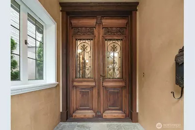 1007 W Newell Street, Seattle, WA 98119 - Photo 3