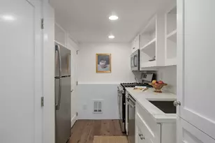 1007 W Newell St, Seattle, WA 98119 - Photo 35