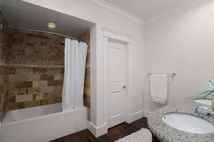 1007 W Newell St, Seattle, WA 98119 - Photo 27