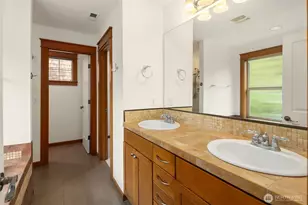 1905 NE 125th St, Seattle, WA 98125 - Photo 15