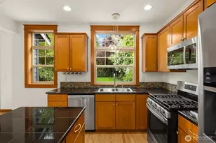 1905 NE 125th St, Seattle, WA 98125 - Photo 9