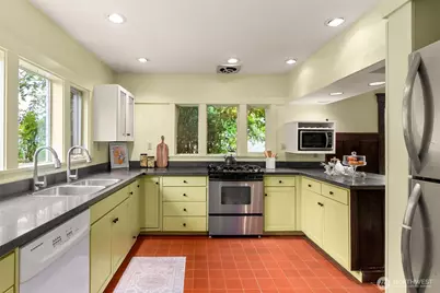 211 19th Avenue SW, Olympia, WA 98501 - Photo 13