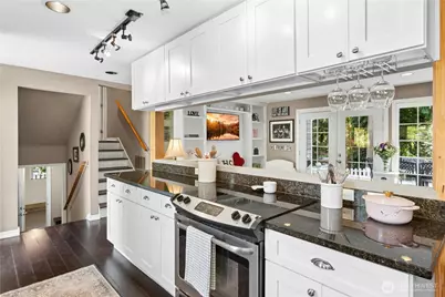 860 Valley View Place SW, Issaquah, WA 98027 - Photo 3