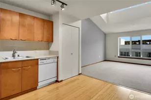 12334 31st Ave NE, Seattle, WA 98125 - Photo 3