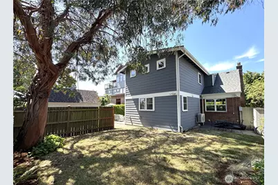 2256 Viewmont Way W, Seattle, WA 98199 - Photo 37