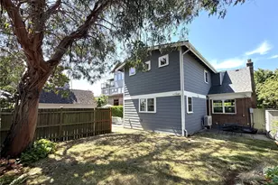 2256 Viewmont Way W, Seattle, WA 98199 - Photo 37