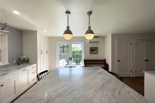 2256 Viewmont Way W, Seattle, WA 98199 - Photo 9