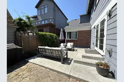 2256 Viewmont Way W, Seattle, WA 98199 - Photo 35