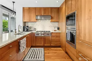 10700 NE 4th St, Bellevue, WA 98004 - Photo 13