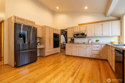 5018 Ryan Way, Seattle, WA 98178 - Photo 13