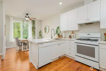 10410 Holly Drive #E, Everett, WA 98204 - Photo 11