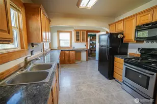 724 134th St S, Tacoma, WA 98444 - Photo 3