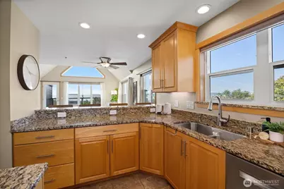 705 N State Street #405, Bellingham, WA 98225 - Photo 9