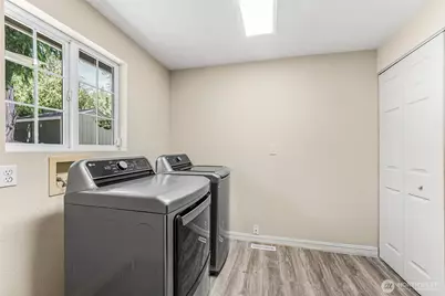 18404 W Spring Lake Drive SE, Renton, WA 98058 - Photo 11