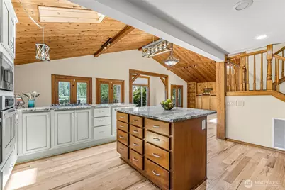 18404 W Spring Lake Drive SE, Renton, WA 98058 - Photo 5