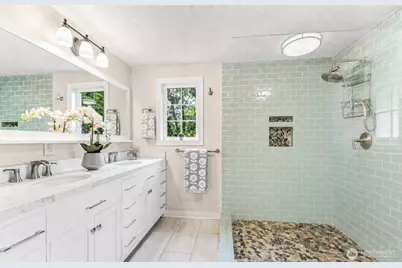 18404 W Spring Lake Drive SE, Renton, WA 98058 - Photo 15