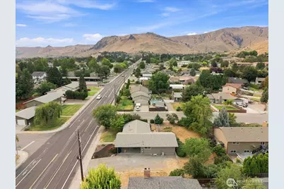 12 N Western Avenue, Wenatchee, WA 98801 - Photo 5