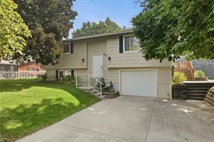 217 Ridgemont Dr, East Wenatchee, WA 98802 - Photo 3