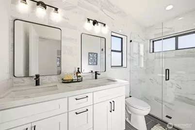 526 N 100th Street, Seattle, WA 98133 - Photo 15