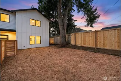 526 N 100th Street, Seattle, WA 98133 - Photo 3