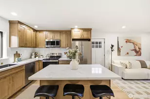 526 N 100th St, Seattle, WA 98133 - Photo 9