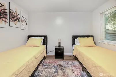 9201 36 Avenue S, Seattle, WA 98118 - Photo 17