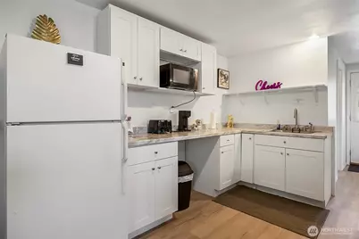9201 36 Avenue S, Seattle, WA 98118 - Photo 21